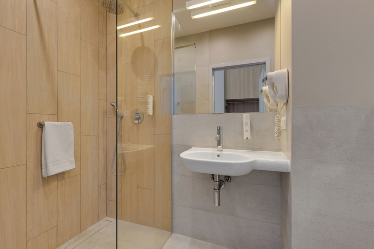 Bathroom 4, Hotel Zatoka, Gdańsk City