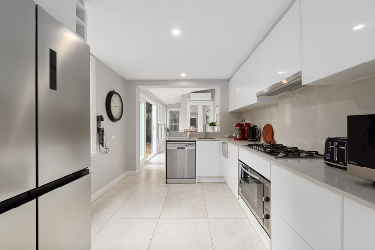 Private kitchen 5, Spacious Inner-City House with Balcony Views, Sydney