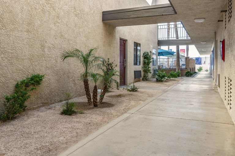 Exterior & Views 2, Rodeway Inn & Suites Rancho Mirage - Palm Desert Area, Riverside