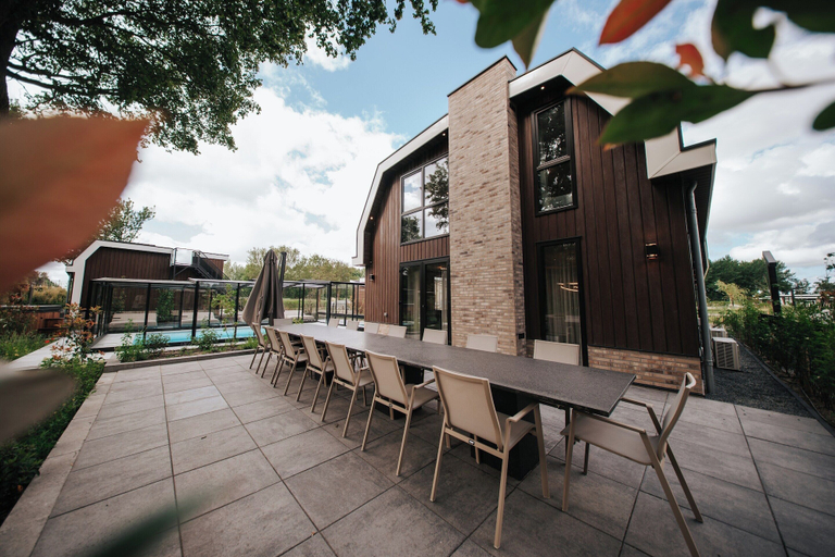Balcony 4, Beautiful Holiday Home in Waarland, Harenkarspel
