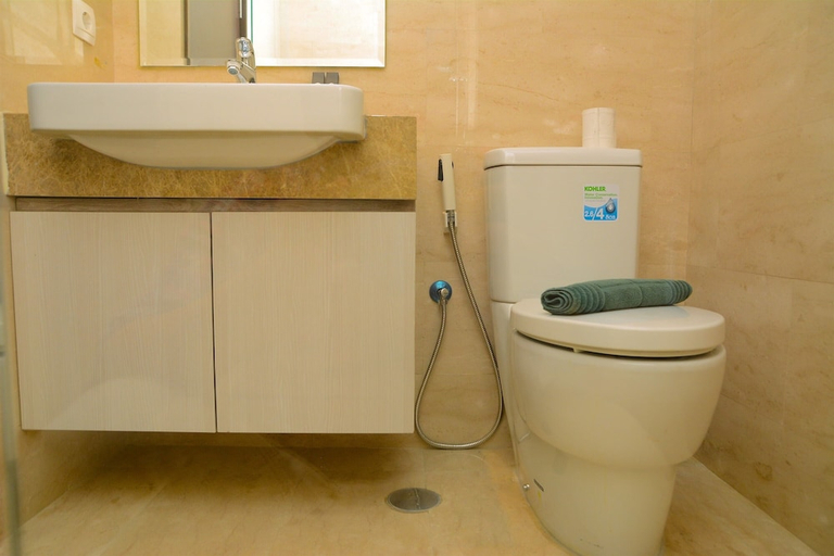 Bathroom 4, Tranquil Studio Apartment at Menteng Park, Jakarta Pusat
