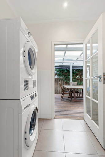 Others 2, Lush 3-bed House Near the Beach, Melbourne