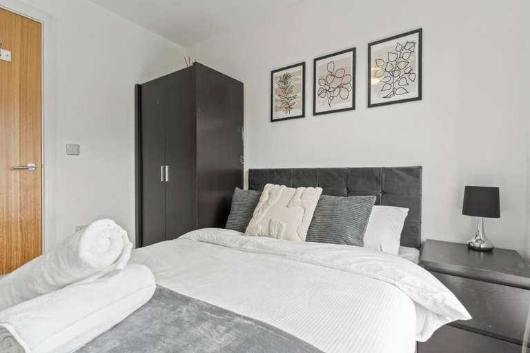 Room 2, Windrush Grove Retreat in Birmingham, Birmingham