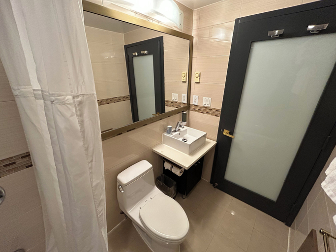 Bathroom 5, Hotel Richland LES, New York