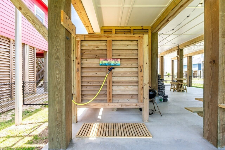 Terrace/patio 4, Breeze Easy 3 Bedroom Home, Galveston