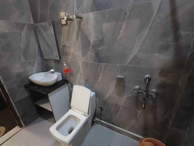 Bathroom 4, Hotel Bhoomi Palace & Restaurant, Agra