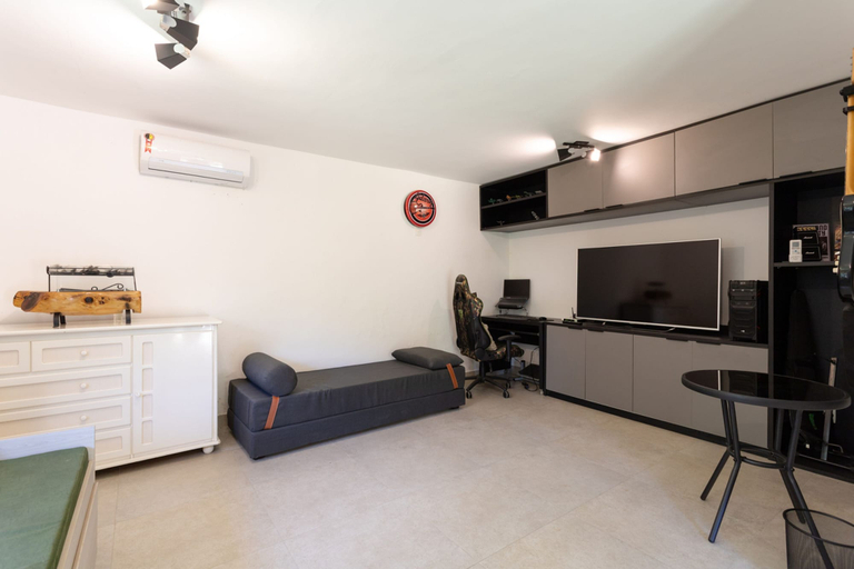 Room 2, S tio com Piscina Jogos e Espa o Home Office, Vassouras