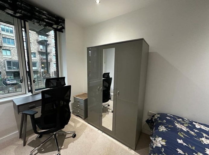 Room 3, townhouse 20, London