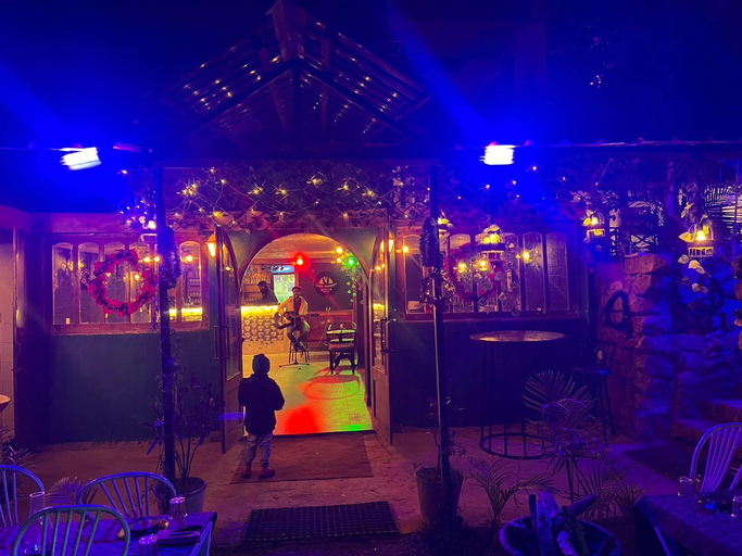 Food & Drinks 4, Khalsa Lake view, Hoshangabad