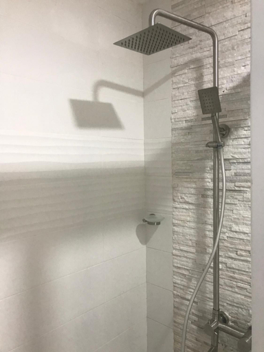 Bathroom 4, 1Tagaytay, Tagaytay City