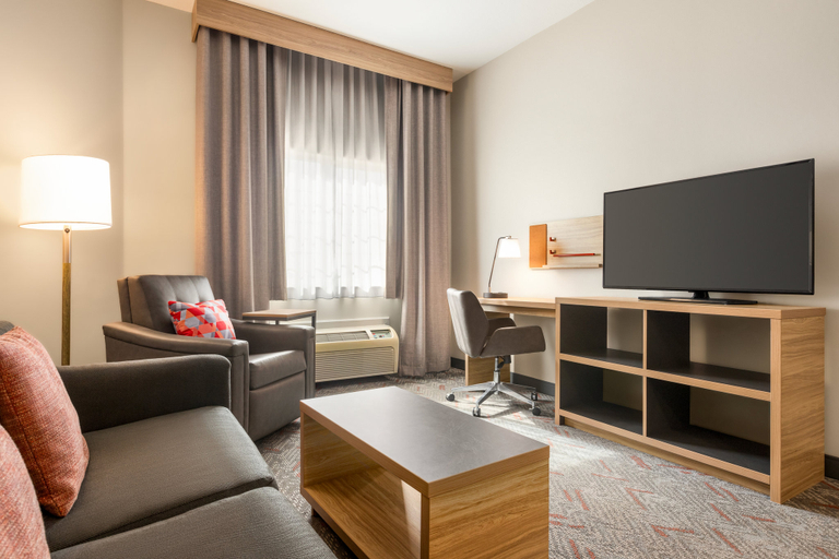 Candlewood Suites MOUNT PLEASANT, an IHG hotel Room Type - 1 King 1 Bedroom Suite Mobility Accessible Tub