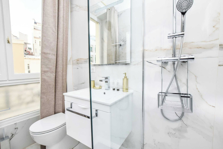 Bathroom 4, Charming Apartment - 3br/8p - Pereire/champerret, Paris