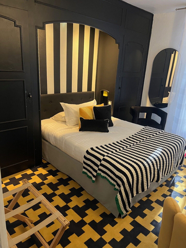 Bedroom 4, Hôtel du Croisé, Nord