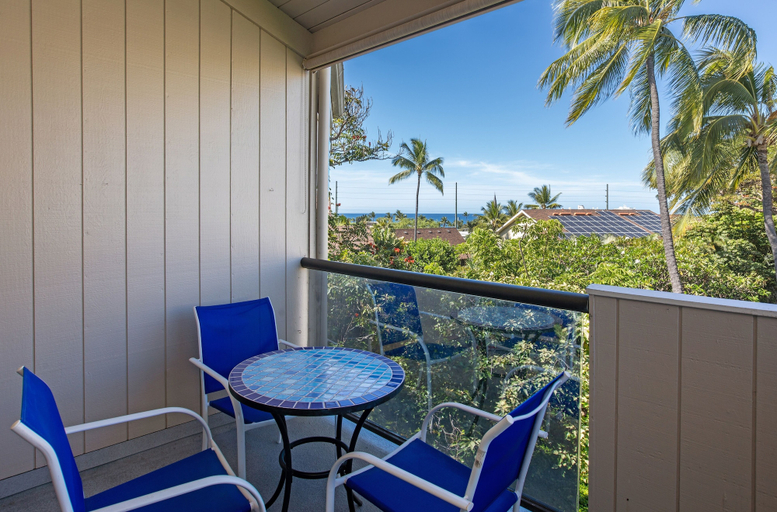 Outdoor dining, Kailua Bay Resort 4-305 2 Bedroom Condo, Hawaii
