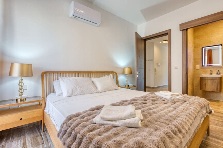 Room 3, Stylish Apartment - Breathtaking Views in Xlendi
