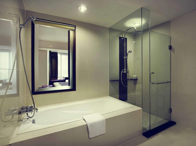 Bathroom 5, Mercure Pontianak City Center, Pontianak