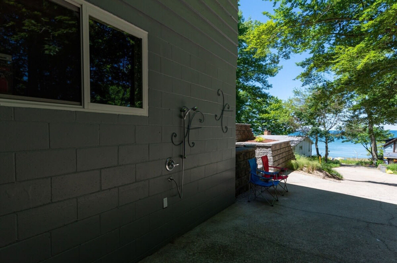 Room 3, Beach View Cottage - On the Lake, Allegan