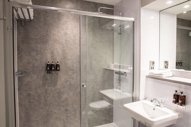 Bathroom 3, Llechwen Hall Hotel, Caerphilly
