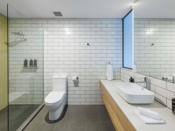 Bathroom 5, Mercure Melbourne Caroline Springs, Melton - East