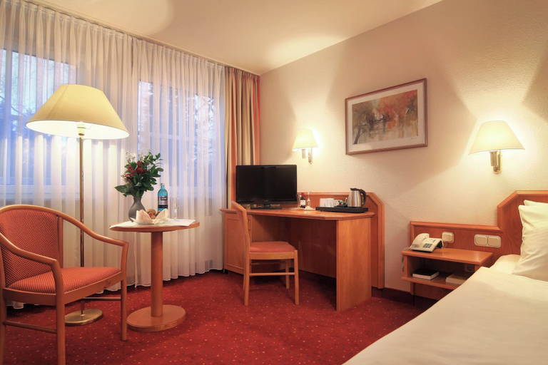 Bedroom 5, Parkhotel Diani, Leipzig