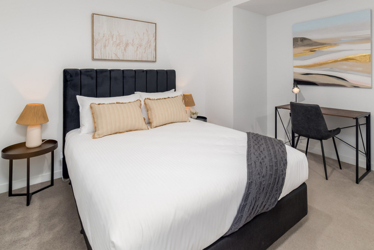 Room 2, Chic 3-bed in Central With Pool, Sauna and Gym, Canberra