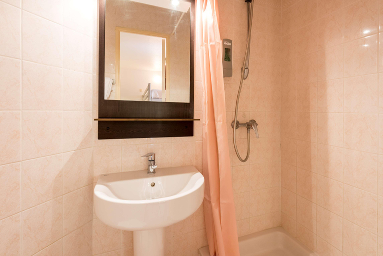Bathroom 5, Premiere Classe Annecy Nord Epagny, Haute-Savoie