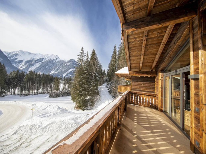 4, Chalet near Ski Lift with Garden, Zell am See