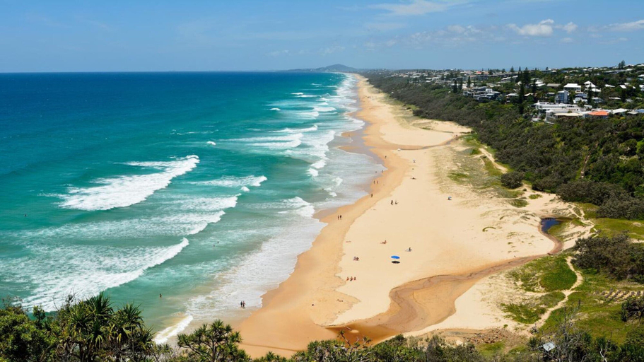 Beach 4, 2-bed Coastal Haven With Pool by Sunshine Beach, Noosa - Sunshine-Peregian