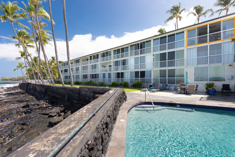 Pool 4, Kona Magic Sands #305 Condo, Hawaii