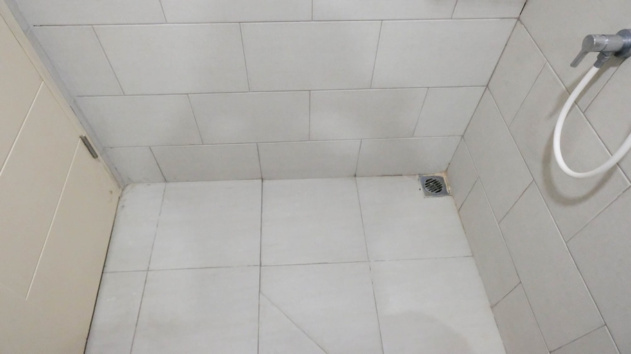 Bathroom 4, Aesthetic 2Br Connected To Mall At Supermall Mansion Apartment, Surabaya
