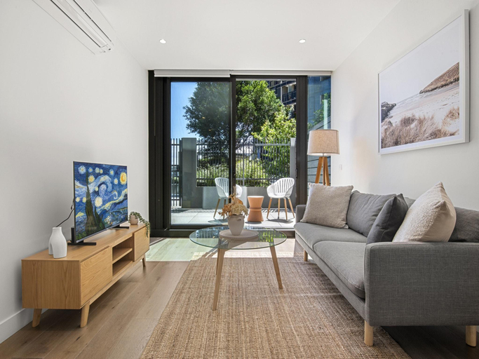 4, 1BR Apartment Near CBD with Pool Access, Melbourne