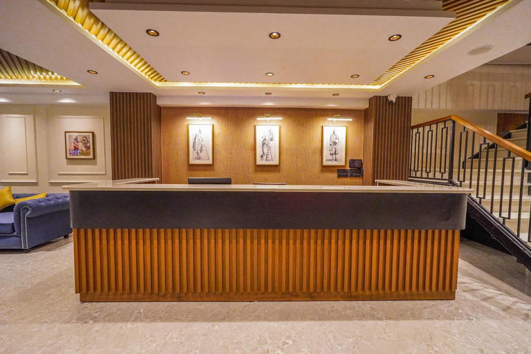 Lobby 5, Carom Hotel Manali, Kullu