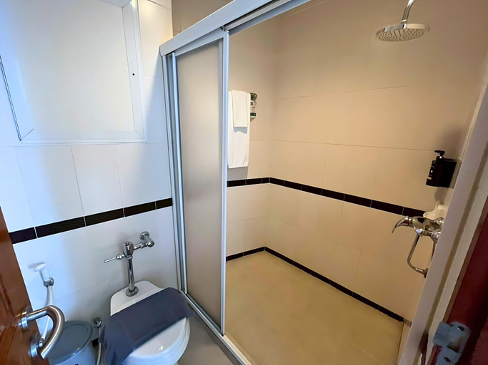 Bathroom 4, Pattaya Park Beach Resort, Pattaya