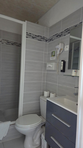 Bathroom, Hotel Restaurant Mas Le Chatelet, Pyrénées-Orientales