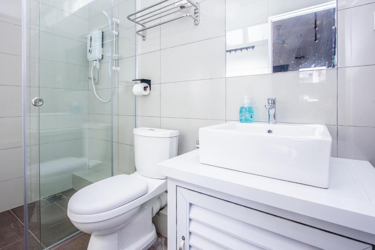 Bathroom 5, City Hunter At Georgetown, Penang Island