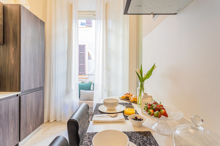Room 3, Rovelli 41 in Como With 2 Bedrooms and 3 Bathrooms, Como