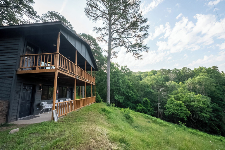 Exterior & Views 2, The Woodsman Lodge, Carroll