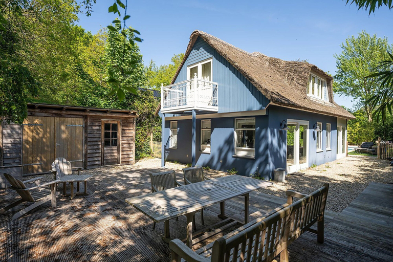 Balcony 4, Lovely 4-person Villa With Private Pool, Texel
