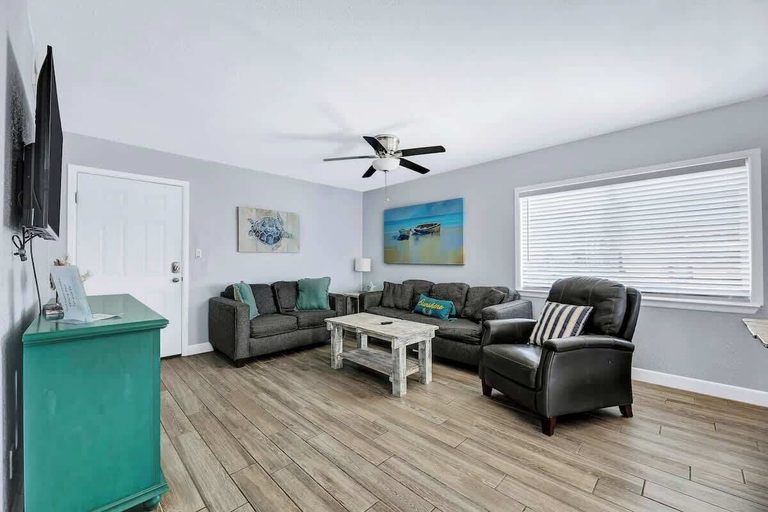 Room 4, Gulf Coast Beach Front Condo, Cameron