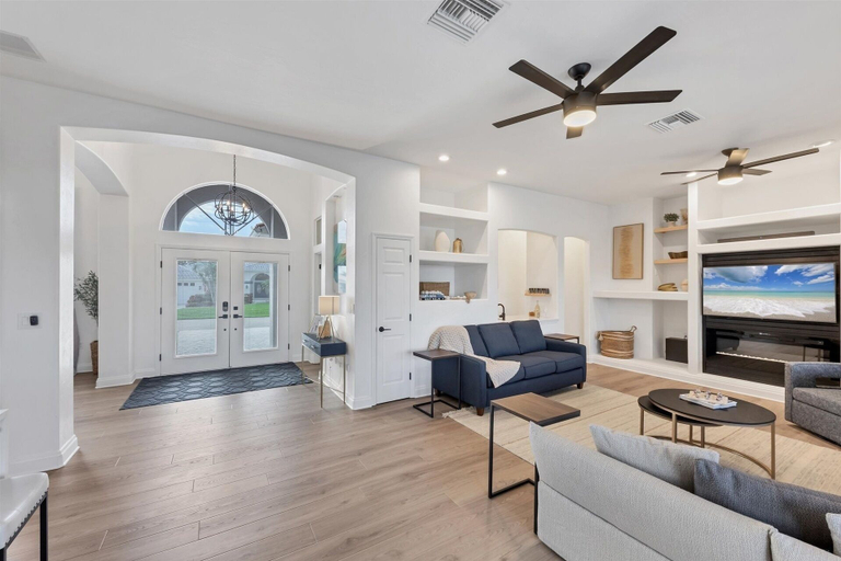 Living area 2, Punta Gorda 3-Bedroom Canalfront Vacation Home with Dock 3 Home, Charlotte