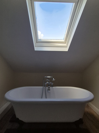 Bathroom 4, The Waltzing Weasel, Derbyshire