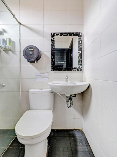 Bathroom 5, D'River Guesthouse, Bandung