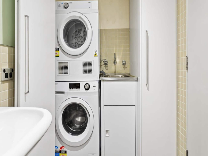 Bathroom 3, Beautiful Bondi 1-Bed Apartment Meters from Beach, Sydney