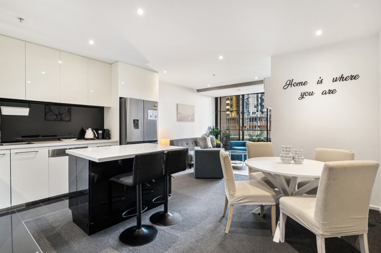 Private kitchen 5, Stylish Southbank 2-bed Flat w/ Balcony, Melbourne