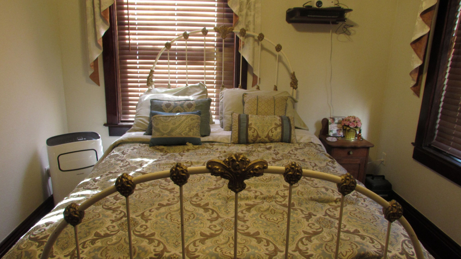 Room 5, The Historic Argo Hotel, Knox