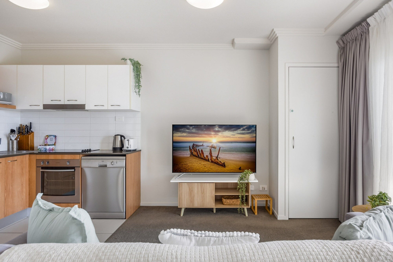 Private kitchen 3, Birtinya 1-bed With Canal Views and Pool, Caloundra - Kawana