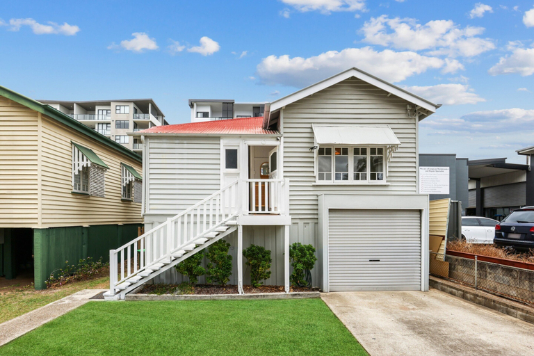Reception, Tranquil 3-bed Family Home With Spacious Backyard, Nundah