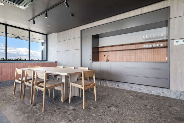 Dining 5, Fremantle 1-bed Close to Beach & Shops, Fremantle