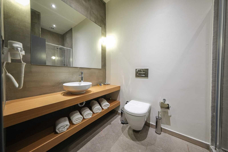 Bathroom 5, Nuru Ziya Residence, Beyoğlu