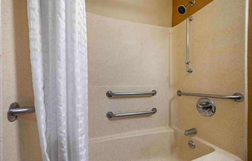Bathroom 4, Studio 6 Corporate Extended Stay Indianapolis, IN - North Carmel, Hamilton